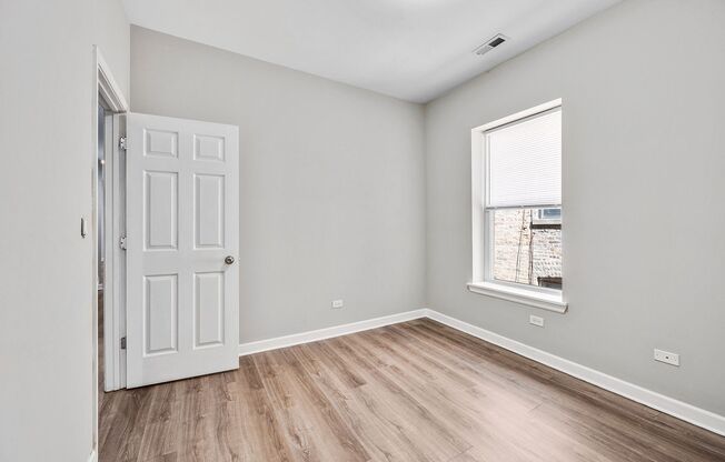 3 beds, 2 baths, 1,345 sqft, $2,150, Unit 4143 S. Michigan Ave #1