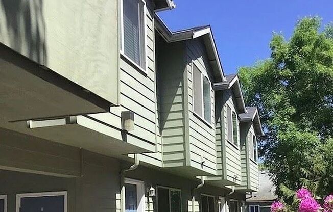 Townhome Style 2BR/1BA