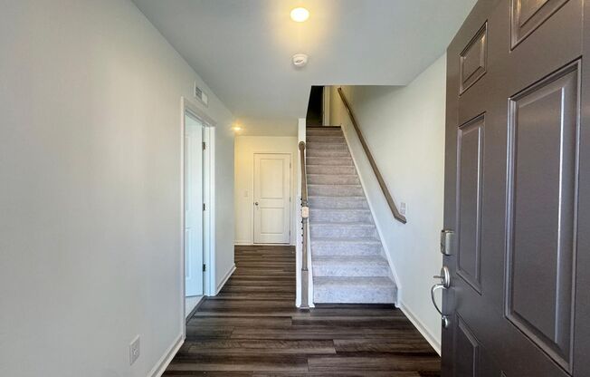 Enjoy this BRAND NEW & FANTASTIC 3-floor Townhouse!!