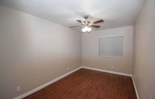 2 beds, 1 bath, $1,975, Unit 4960-01