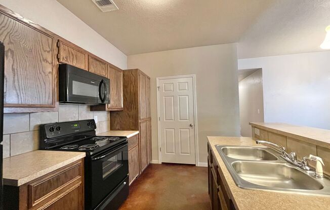 3 beds, 2 baths, 1,310 sqft, $1,400, Unit B