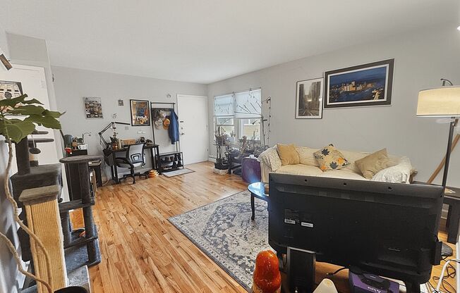 2104-24 W. Foster Ave