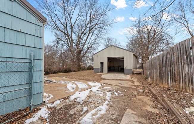 Beautiful 3-Bedroom Home with Large Detached Workshop!