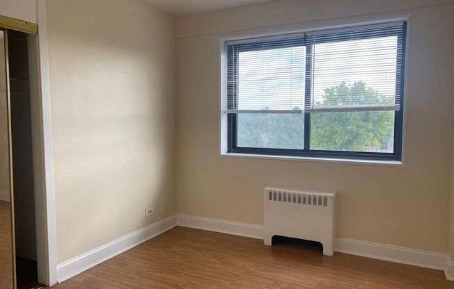 1 bed, 1 bath, $995, Unit 0704