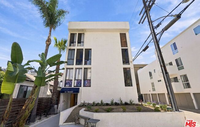 14 MAST ST
