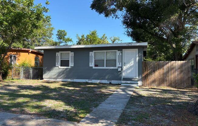 Charming 2-Bedroom Home for Rent Near Gulfport!