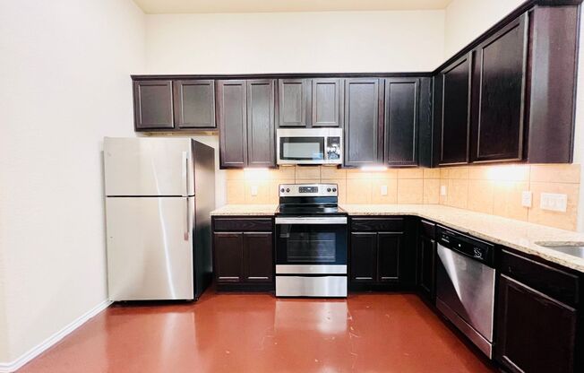 3 beds, 2.5 baths, $1,625, Unit 10147 Westover Blf Unit 102