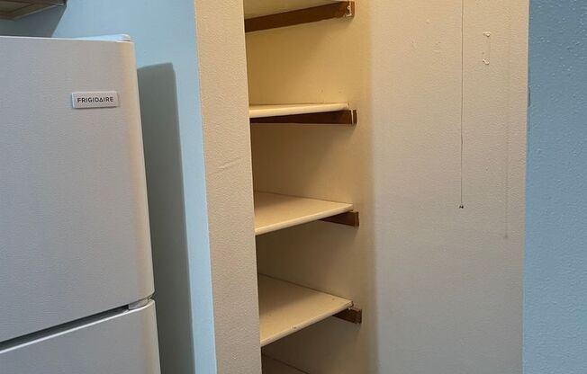 3 beds, 1 bath, 1,040 sqft, $1,695, Unit 3172-303