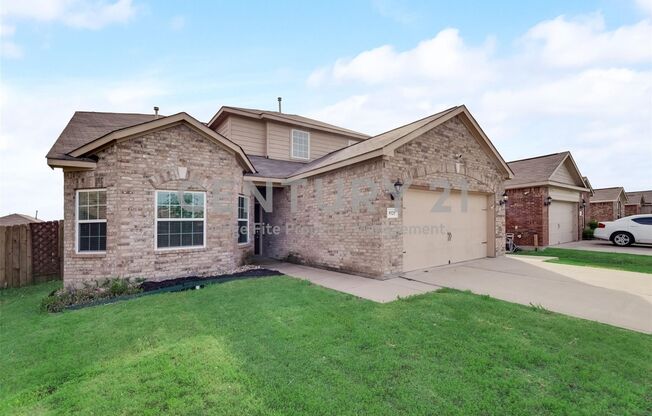 Well Maintained 2-Story 4/2.5/2 in Forney's Windmill Farms Ready For Move-In!