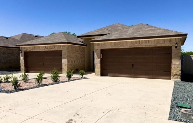 Come Home to Comfort & Style in Seguin!