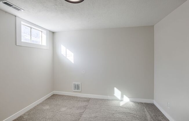 2 beds, 1 bath, $1,100