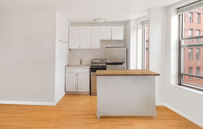 2 beds, 1 bath, 679 sqft, $3,650, Unit 10