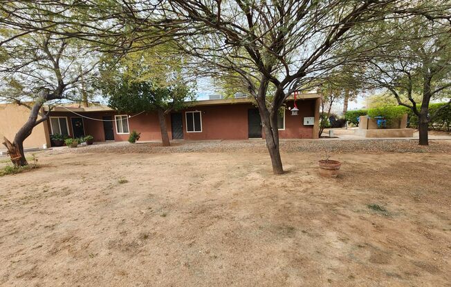 2735 W TUCKEY LN