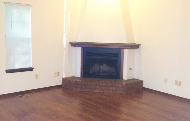 900 - 904 Aspen Ct