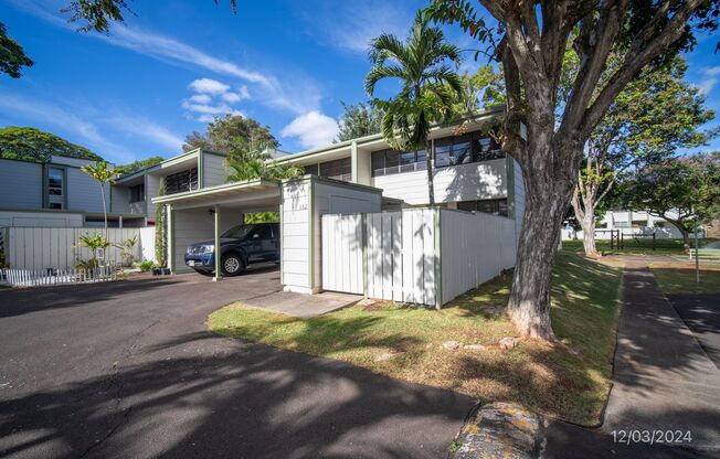 4 Bd 2.5 Ba 2 pkg Pet Friendly - $3800  94-118 Hokualii Ct #132 - must see