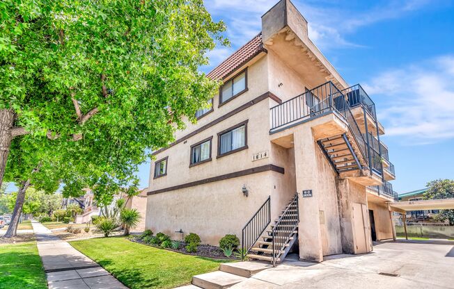 1614 E CHEVY CHASE DR