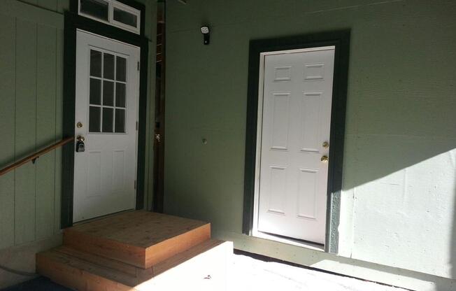 Maple Valley Country living - studio apartment with large 2 car garage, large carport, lots of storage! AC!! Available NOW!