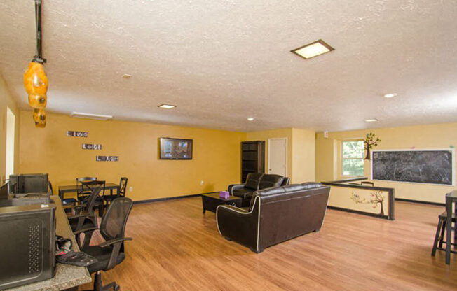 Leasing Office at Heritage Knoll Apartments 