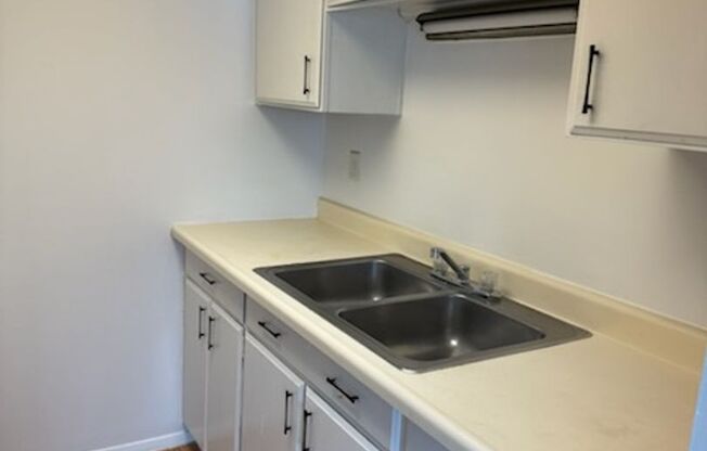 1 bed, 1 bath, 570 sqft, $1,200, Unit 36HS-6