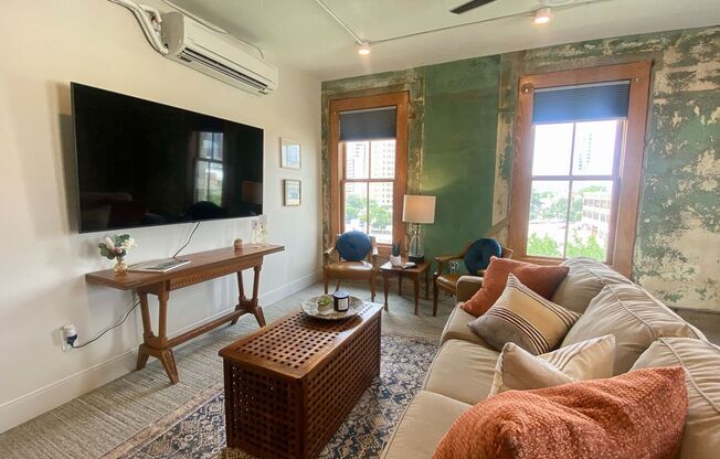1 bed, 1 bath, 675 sqft, $1,800, Unit 219 N ALAMO #402