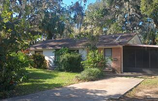 2 bedroom with large yard, Daytona Beach