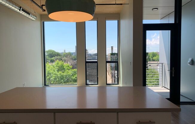 2 beds, 1 bath, 991 sqft, $2,350, Unit 415