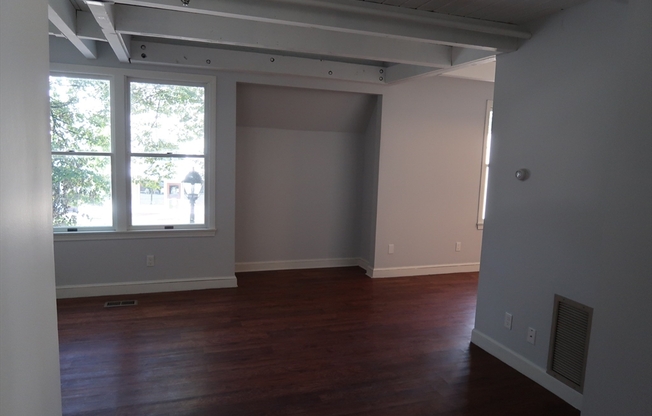 1 bed, 1 bath, 874 sqft, $1,850, Unit A