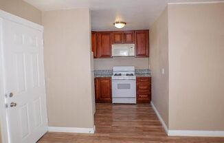 2 beds, 1 bath, $2,375, Unit 4043