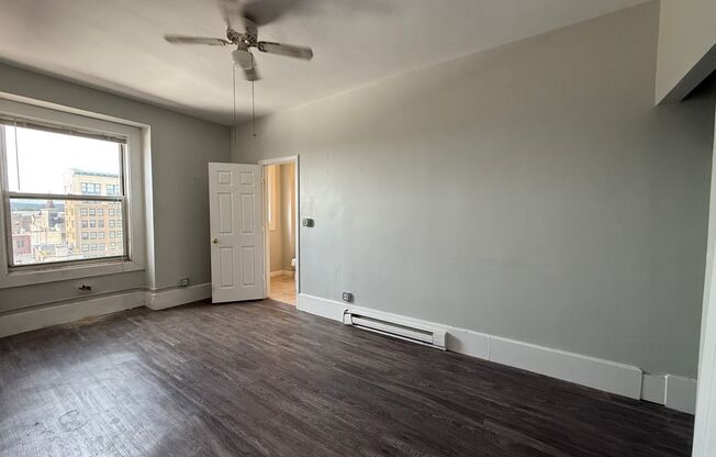1 bed, 1 bath, 445 sqft, $1,675, Unit 928