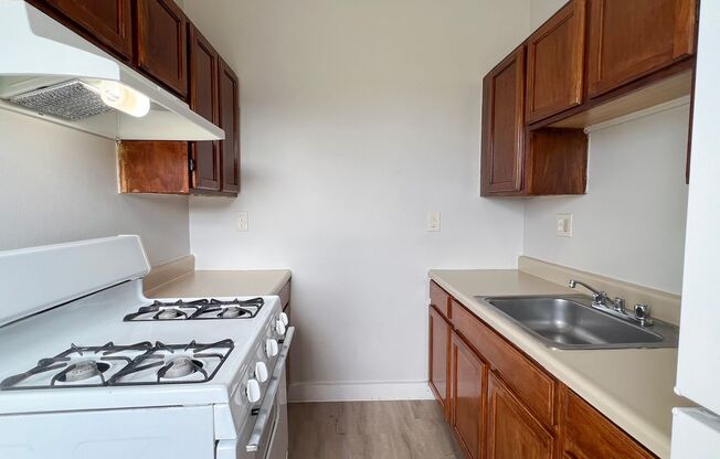 3 beds, 1 bath, $1,650, Unit 6