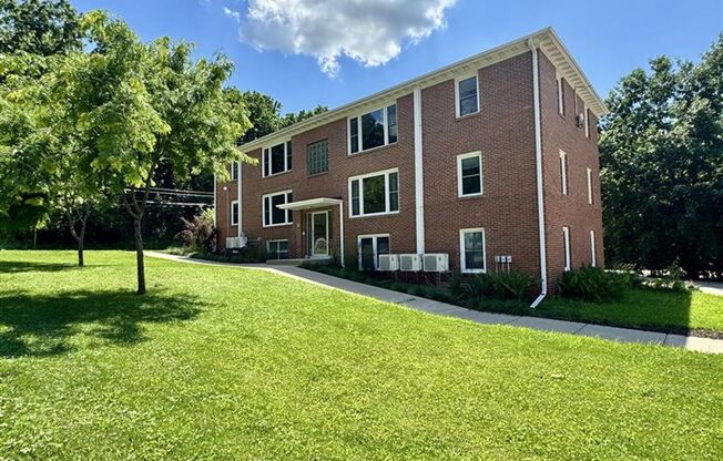Newly Remodeled 2-Bedroom Apartment – Convenient Location!