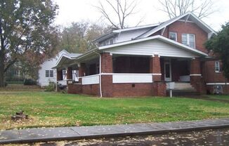 Come enjoy this completely renovated 1 bed/ 1 bath apartment close to shopping, walking trails, medical, Maryville Collage.