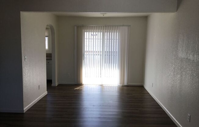 2 beds, 2 baths, $1,350, Unit 202