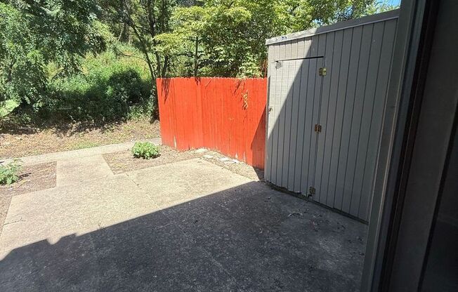 2 beds, 1 bath, 910 sqft, $1,820, Unit 52OH-10