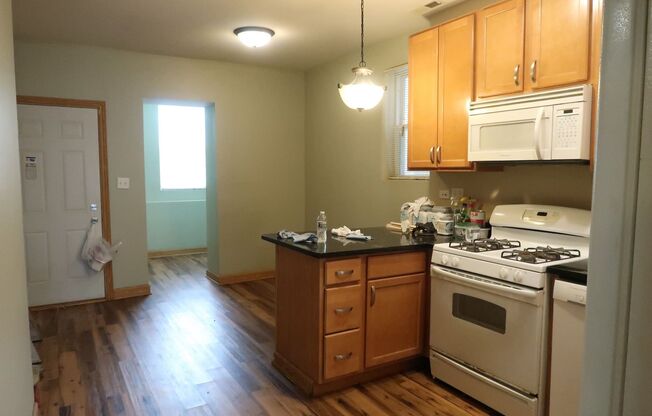 2 beds, 1 bath, $1,300, Unit Bsmt