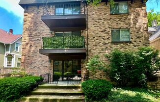NEWLY Remodeled Forest Park 2 Bed / 1 Bath Condo! Parking INCLUDED In Rent!