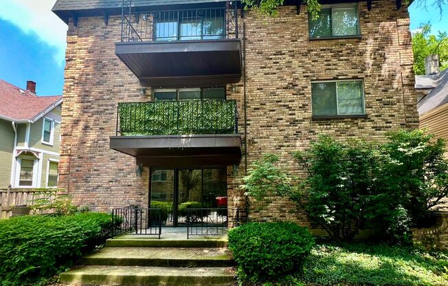 NEWLY Remodeled Forest Park 2 Bed / 1 Bath Condo! Parking INCLUDED In Rent!