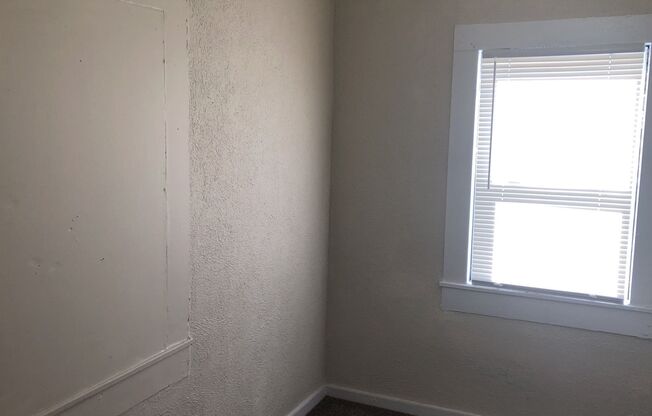 3 beds, 1 bath, $1,300