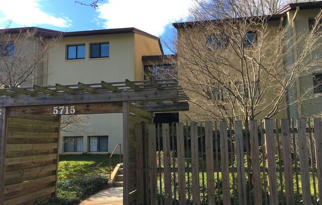 Quaint 1 BR Condo in Columbia with Sunroom!