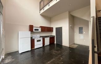 Studio, 1 bath, 700 sqft, $1,100, Unit B2