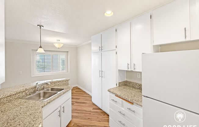 Amazing 1B/1BA Condo in Mira Mesa for Rent With Garage and Laundry!