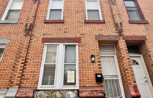 Stunning 3-Bedroom Townhome just Outside Brewerytown! Available NOW!