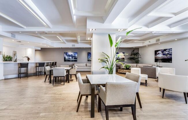 1 bed, 1 bath, $2,400, Unit Unit 1027