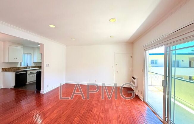 8130 Norton Ave
