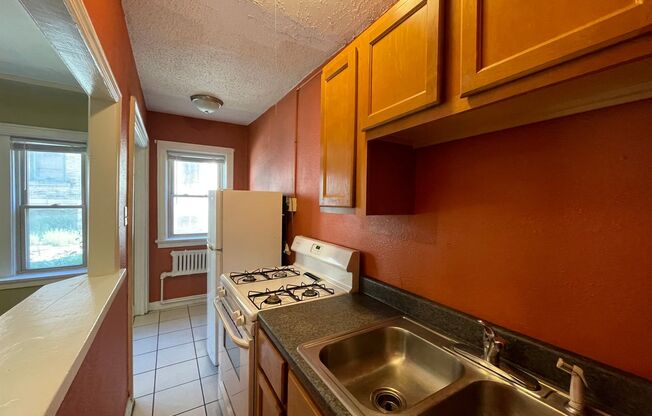Studio, 1 bath, $825, Unit 06