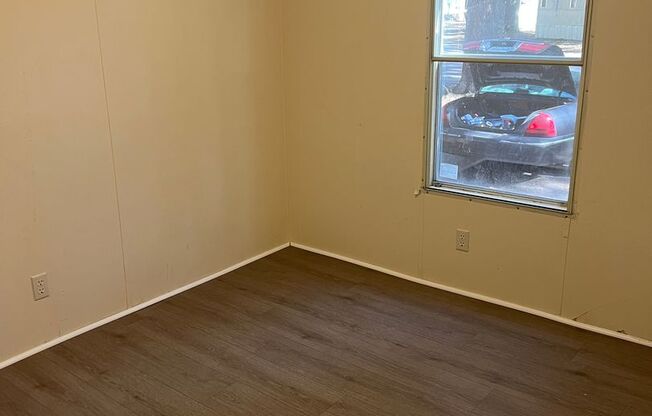 3 beds, 2 baths, $1,050, Unit Lot 4