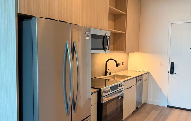 Studio, 1 bath, 440 sqft, $2,780, Unit 906