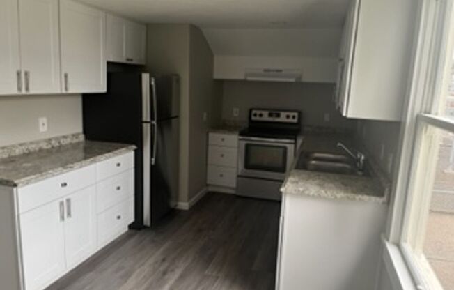 2 beds, 1 bath, $1,465, Unit 615 4th Ave. SW Unit A