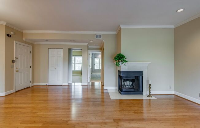 Beautiful Two Bedroom Green Hills Condo With Office