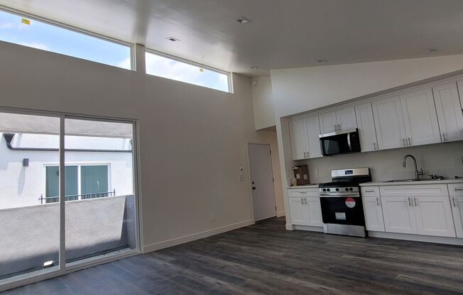 2132-2134 Cove Ave ****
